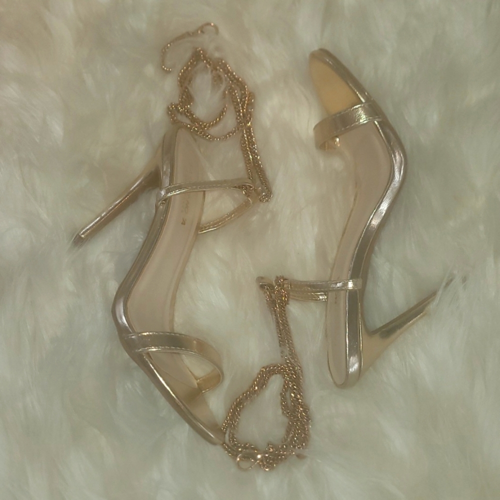 Gently used size 6.5 gold heel with gold chain that wraps around your ankle